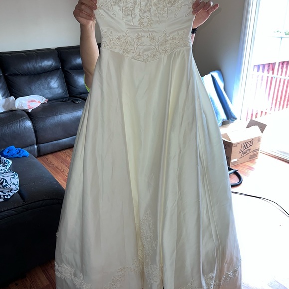 Brand new Wedding dress - Picture 5 of 6